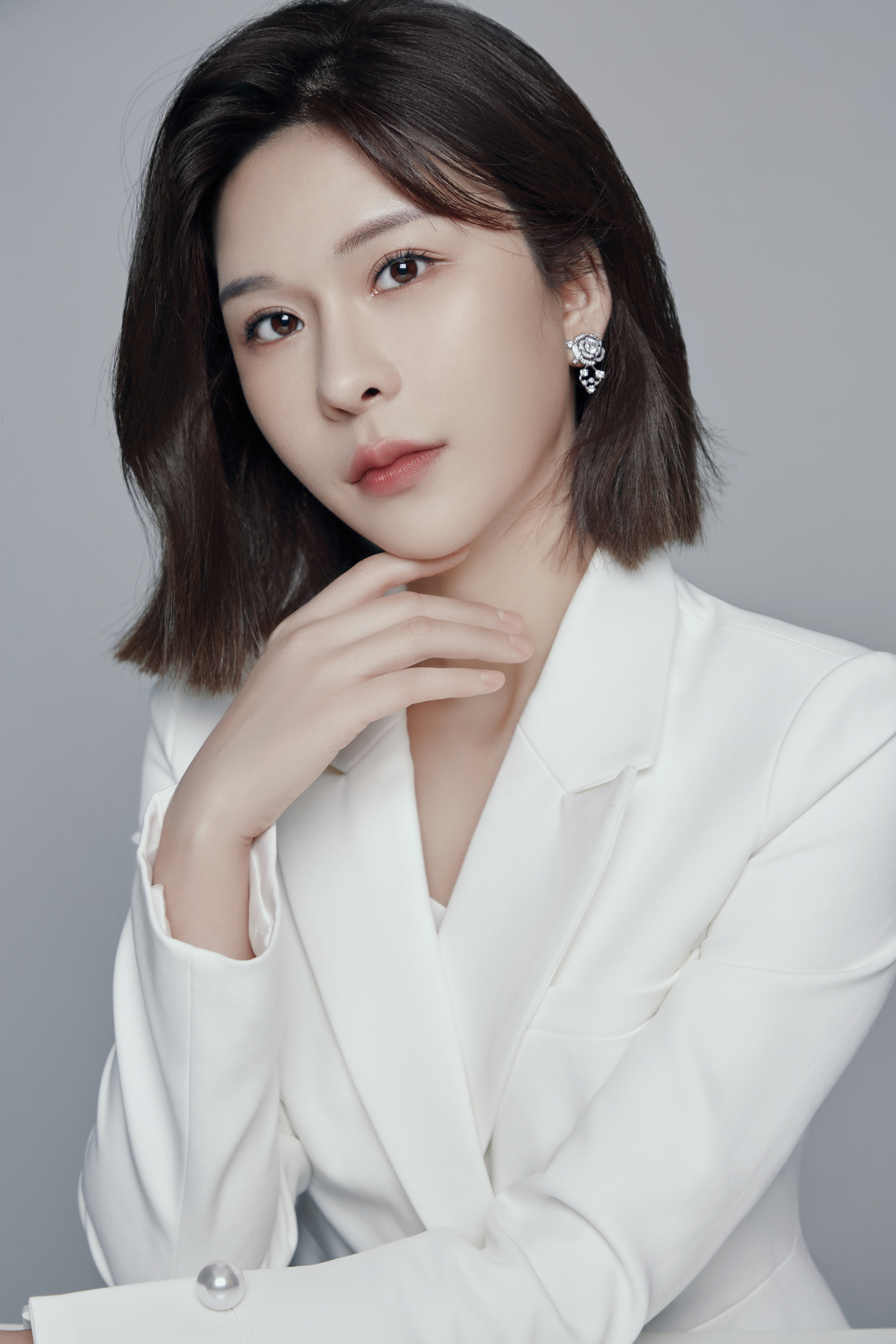 target="_blank" href="/item/造型师">造型师 /a>,资深 a target="