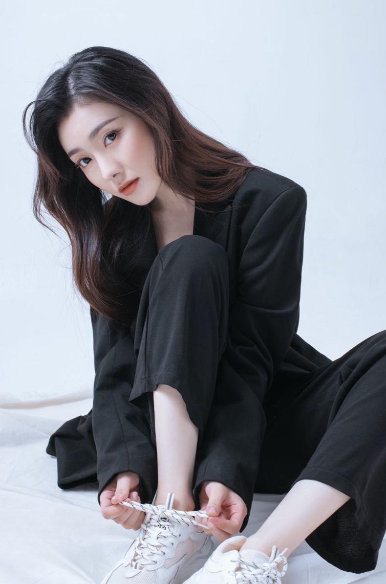 s">郝岩,女,汉族,青年 a target="_blank" href="/item/演员/3106682"