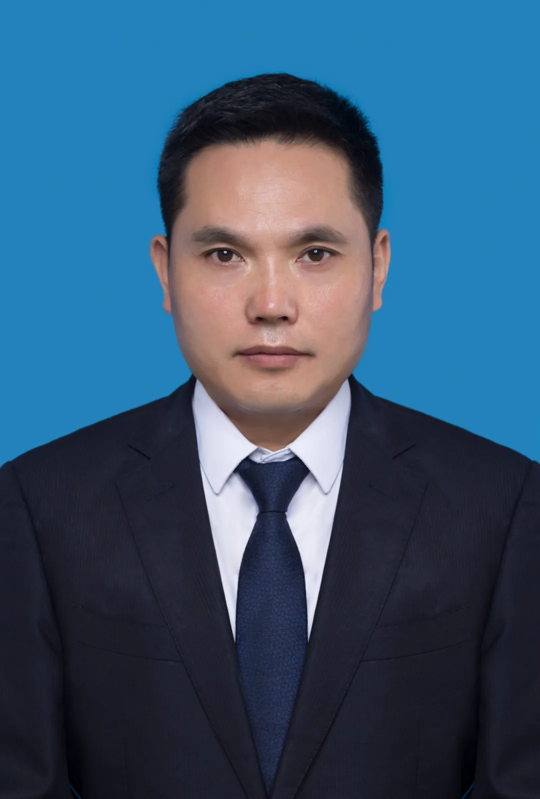 县人民政府党组书记,县长