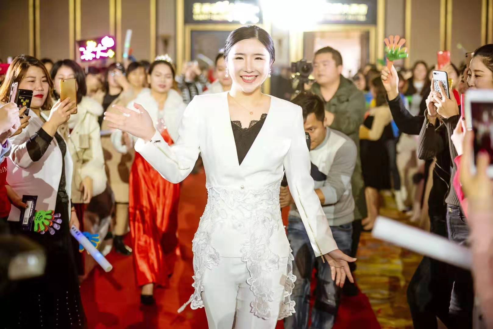 >王冰, /span>湖南奥特生物科技有限公司执行董事,丽尔维美品牌创始人