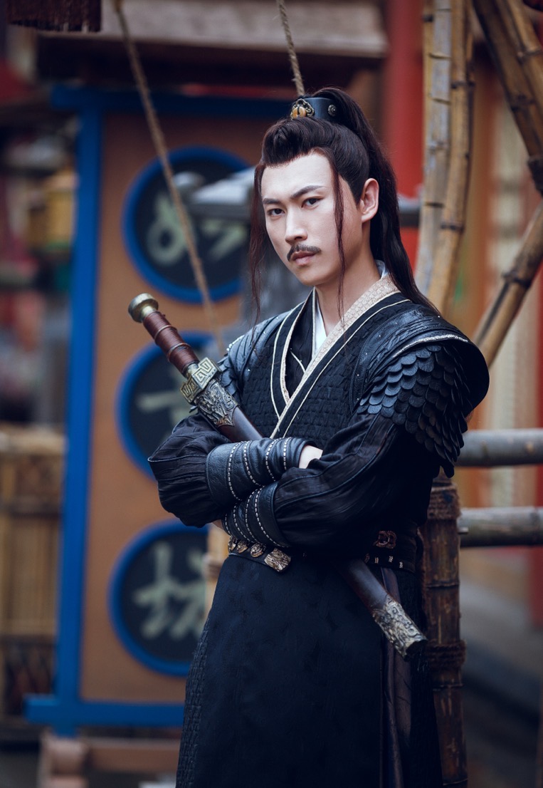  p data-id="sf06n7s2r5cg">冯奕鸣,出生于黑