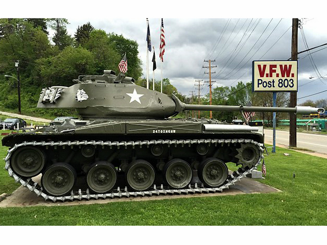 轻型坦克(英文:m41 light tank,绰号:walker bulldog,译文:华克猛犬)