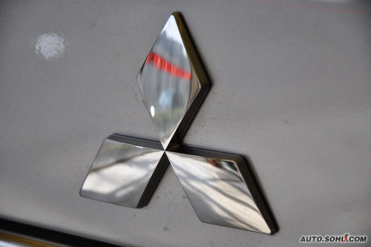  p>三菱蓝瑟是东南汽车推出的三菱车标轿车,属国产车,市场定位在 a