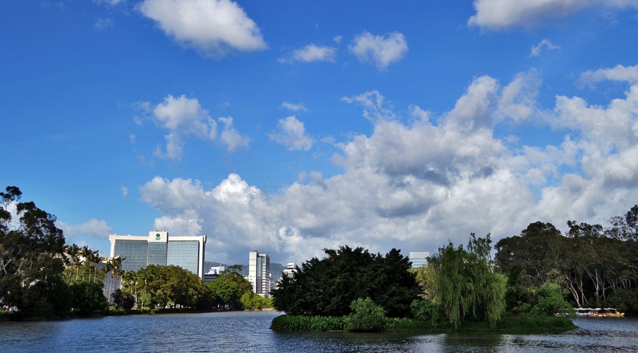  p>左海公园位于 a target="_blank" href="/item/福州市/366603"