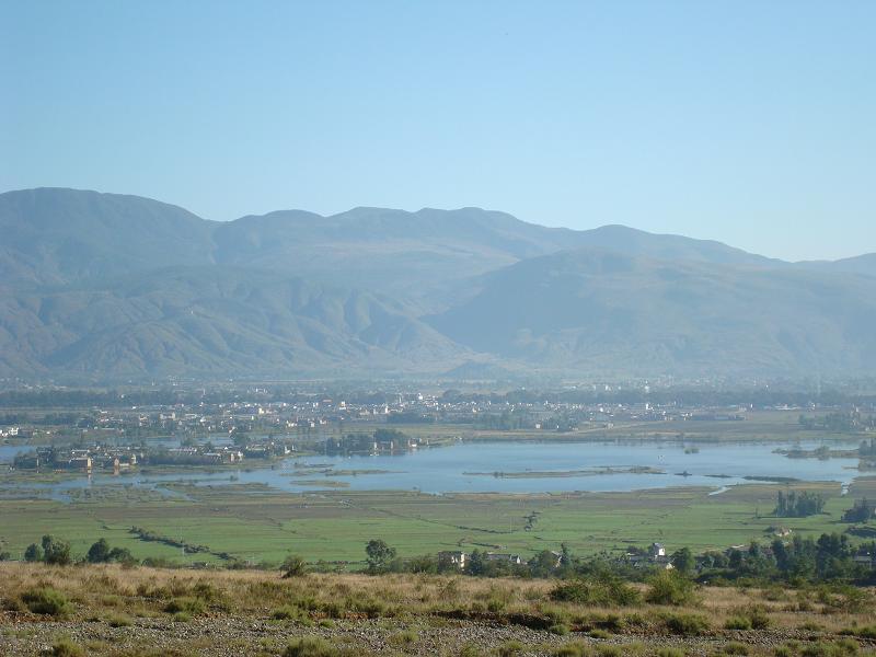  p>西湖村隶属洱源县右所镇,地处右所镇西边,距离右所镇政府所在地2