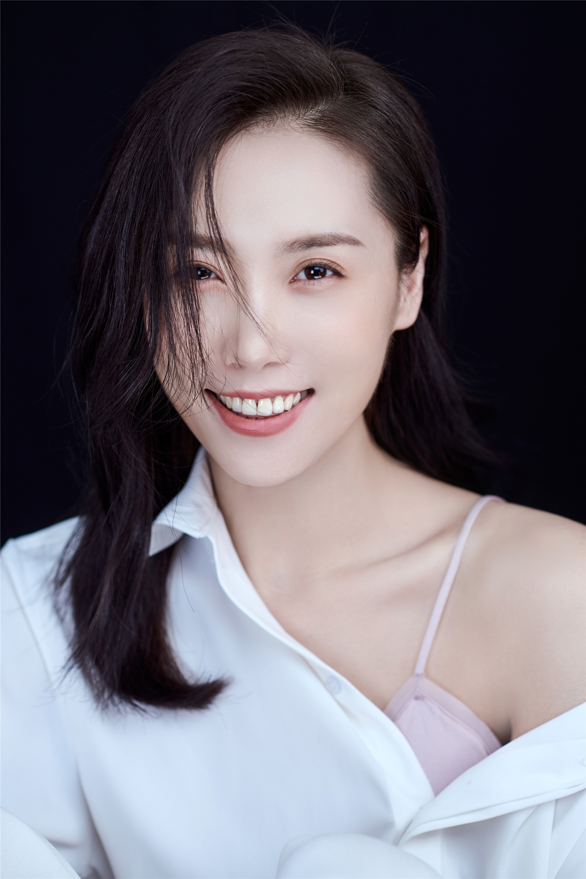  p>梁诗冉,毕业于北京电影学院,中国内地女演员.