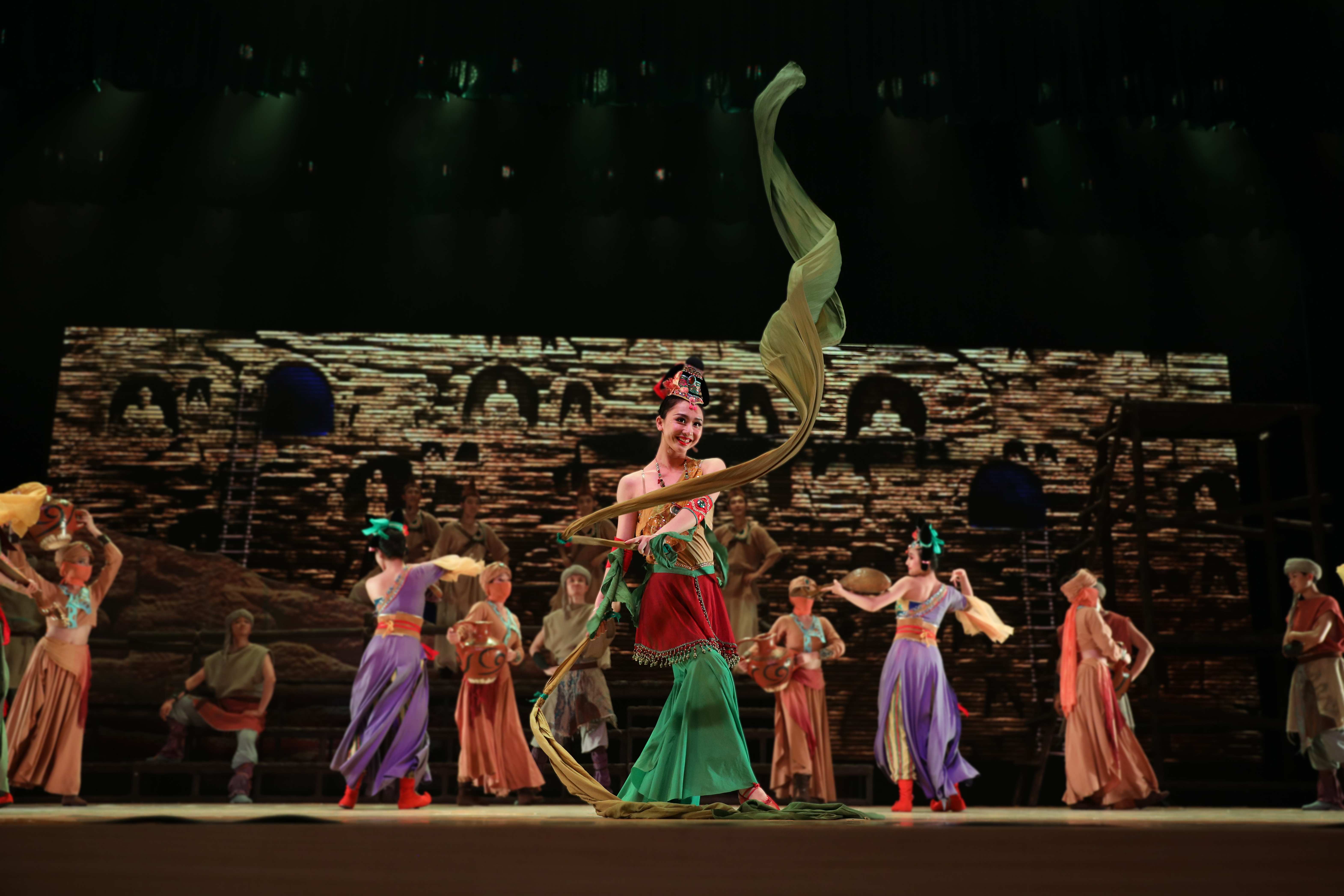  p>兰州歌舞剧院成立于1970年4月,其前身为兰州歌舞团.