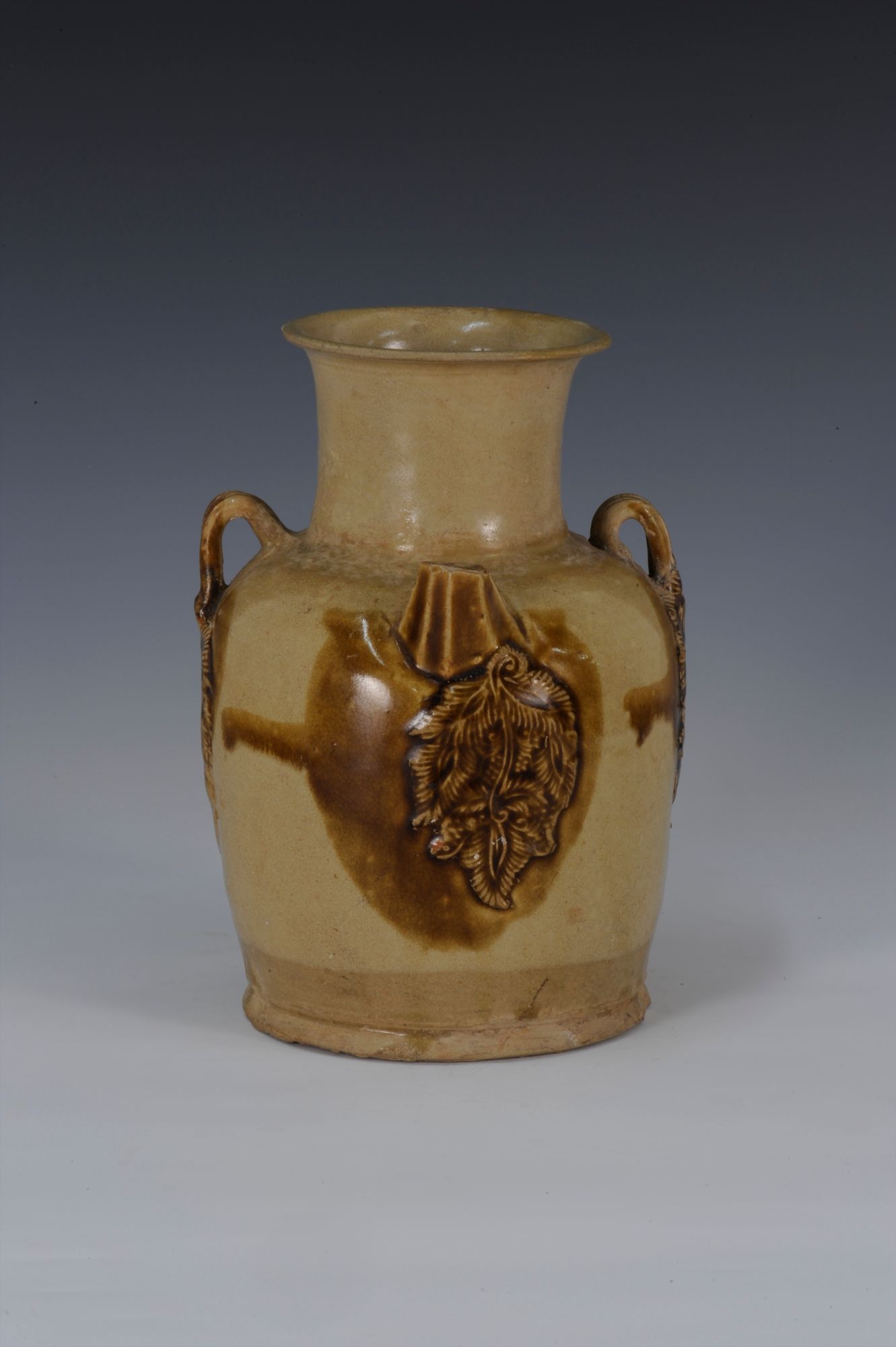 唐代长沙窑青釉贴花瓷执壶