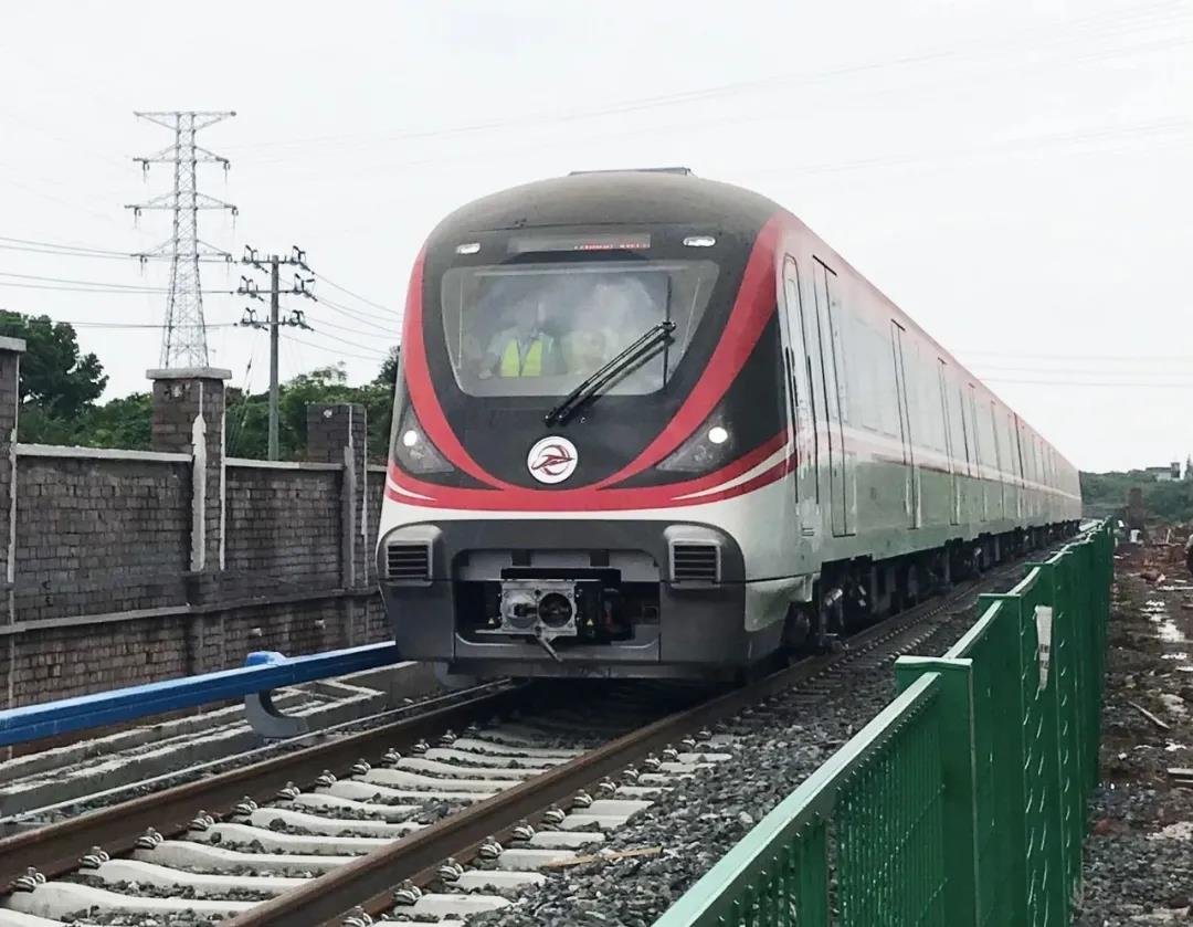 铁路是连接都市圈中心城市城区和周边城镇组团,为通勤客流提供快速度