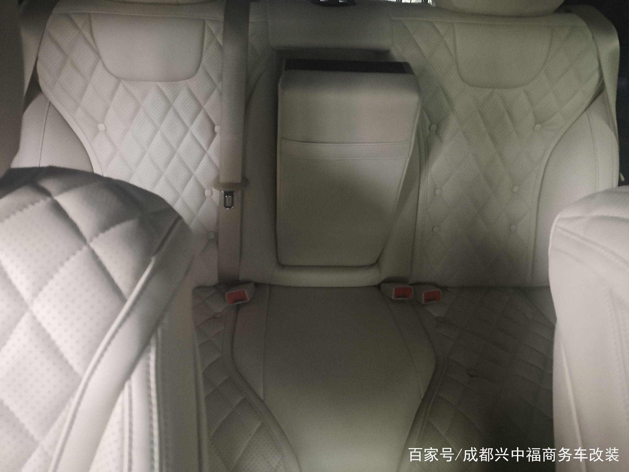 奔驰唯雅诺内饰翻新改装，这样的一款商务车能得到你的青睐嘛！_百科TA说