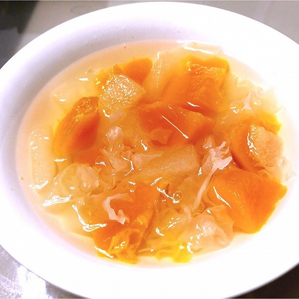  p>雪梨木瓜汤是一款汤类菜品,制作原料主要有木瓜,雪梨,杏仁,牛奶