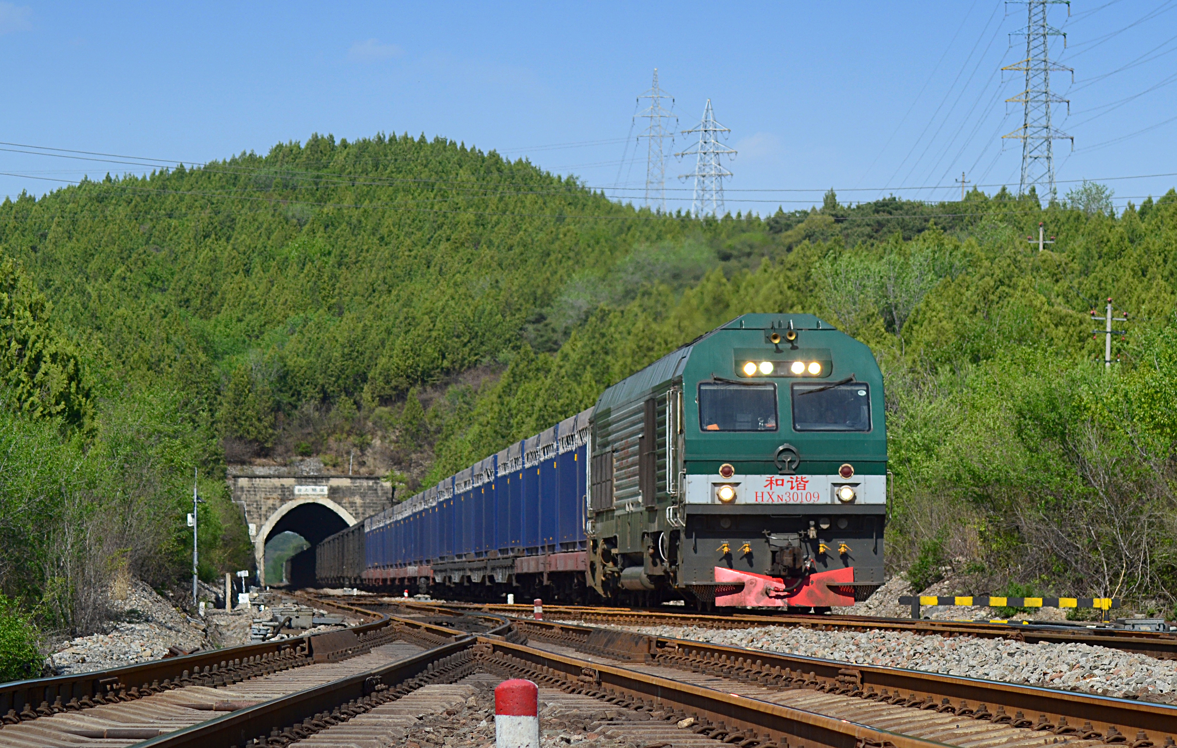 中国铁路hxn3型柴油机车