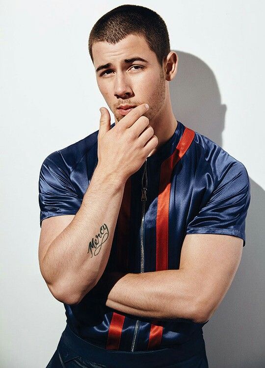  p>尼克·乔纳斯(nick jonas),1992年9月16日出生于美国德克萨斯州
