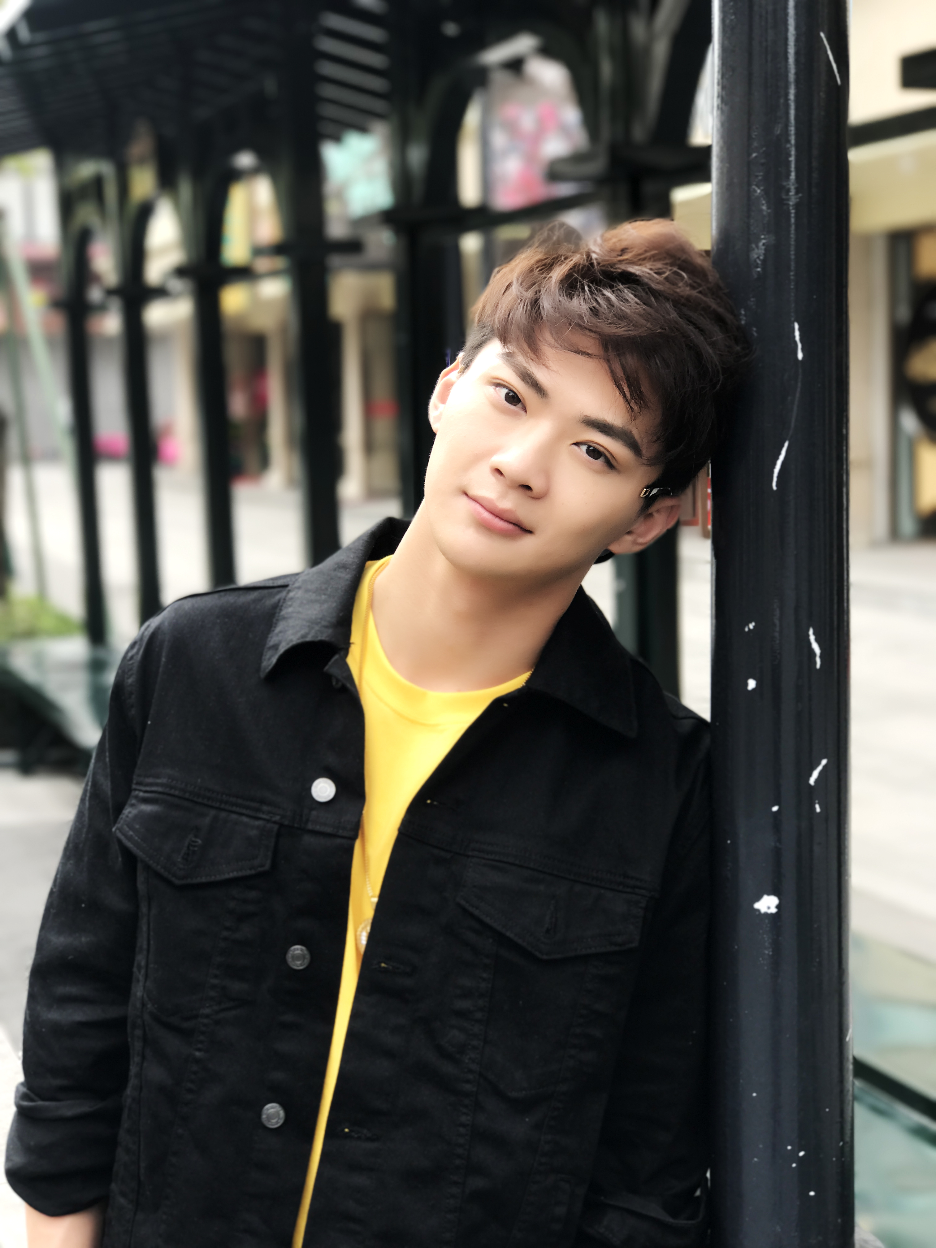 4月17日生于四川省 a target="_blank" href="/item/成都市/5020801"