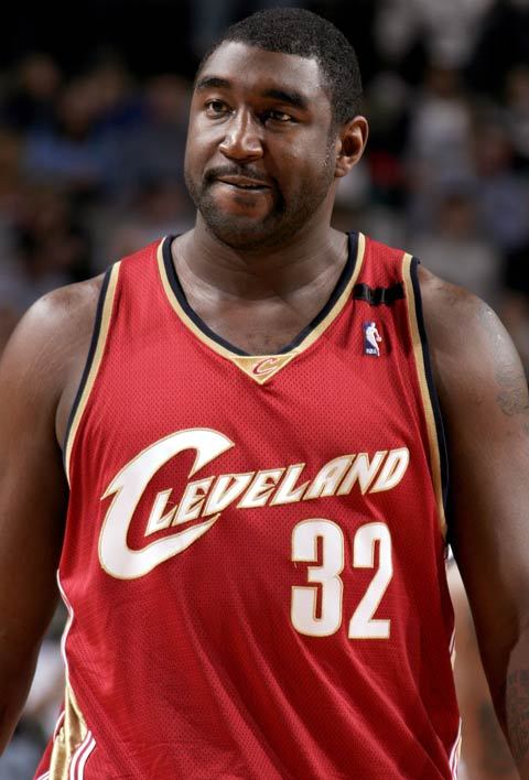  p>罗伯特·特雷勒(robert traylor,1977年2月1日—2011年5月12日)