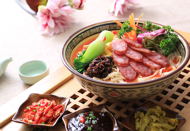 青菜香肠牛肉面