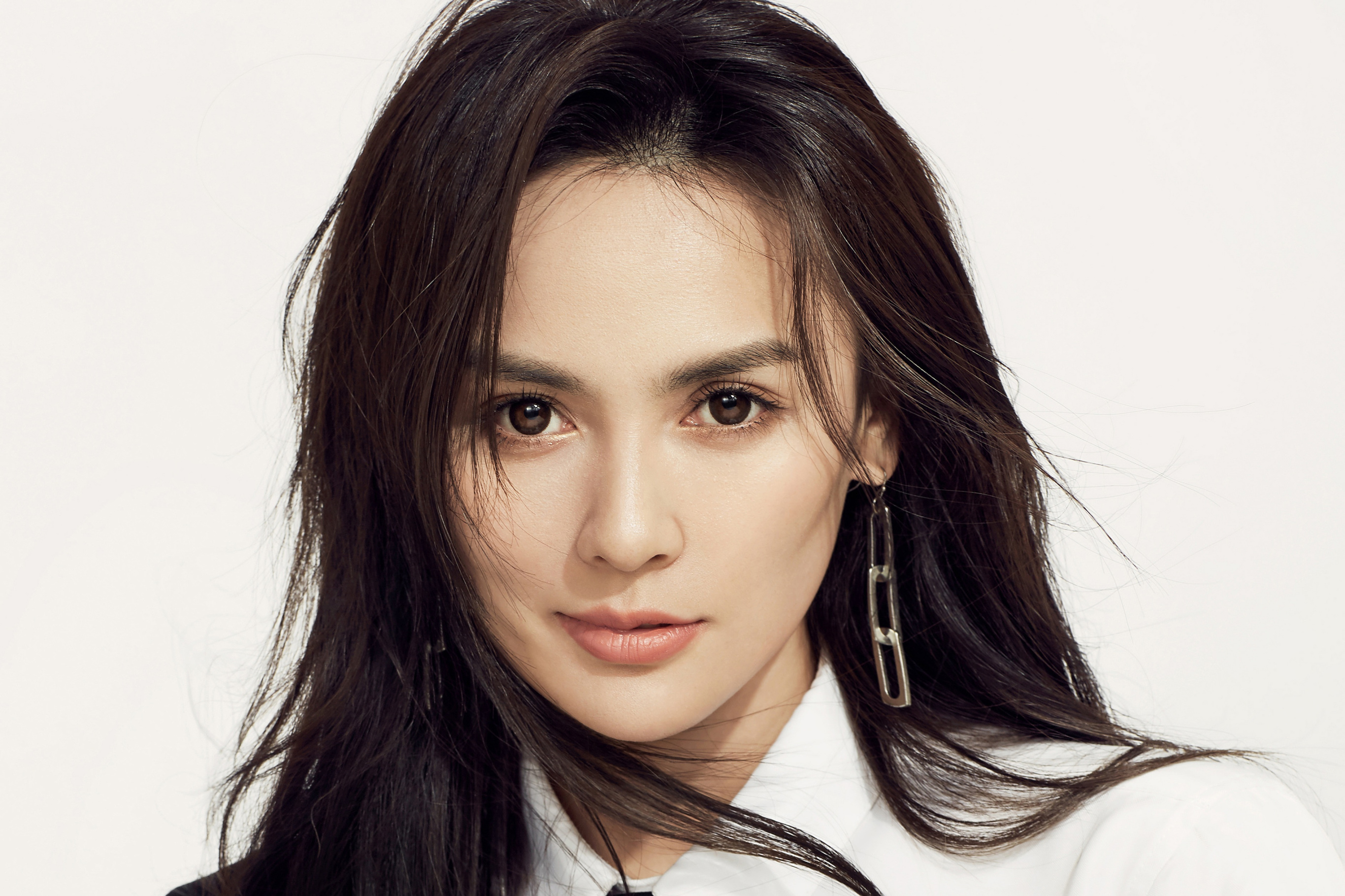  p>王奕心,2月16日出生于陕西省,中国内地女歌手,孔雀唱片旗下艺人