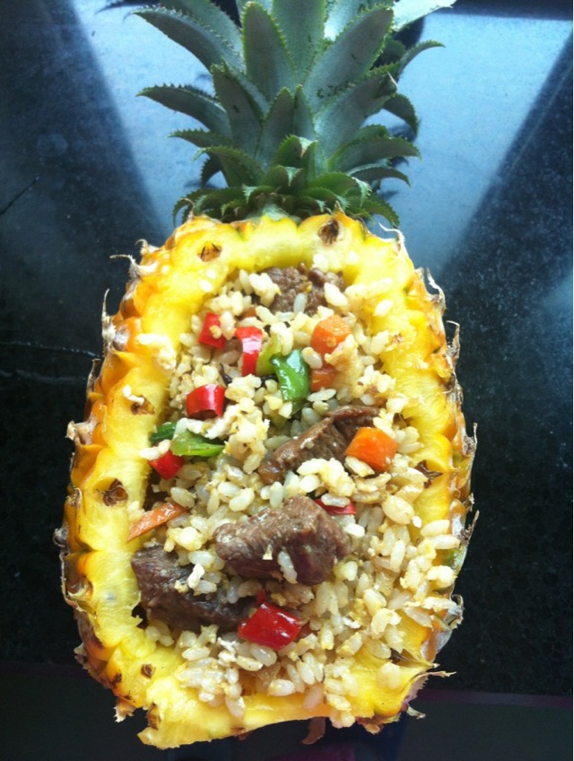 牛肉菠萝饭