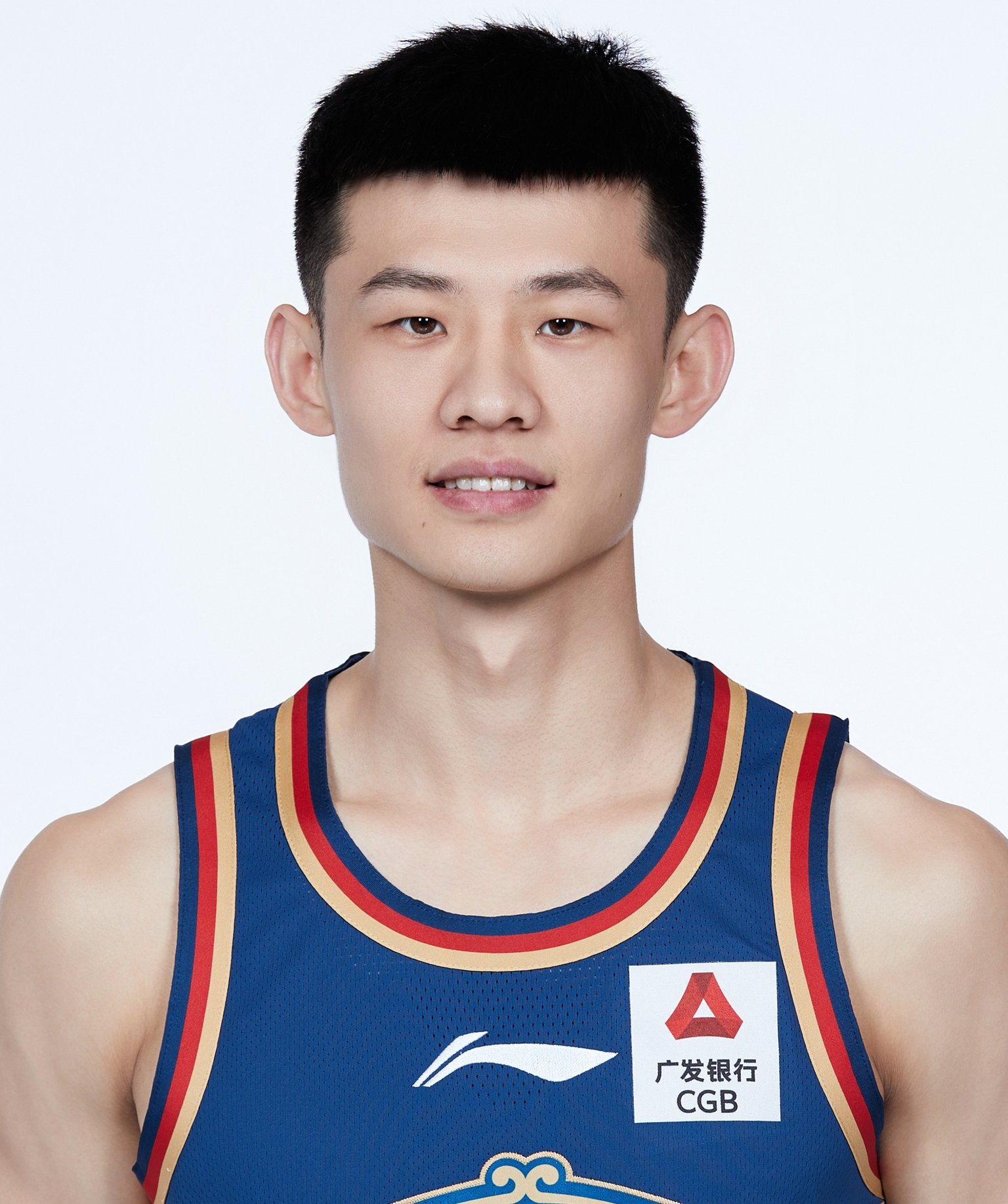 司职后卫,曾就读于 a target="_blank" href="/item/清华大学/111764"