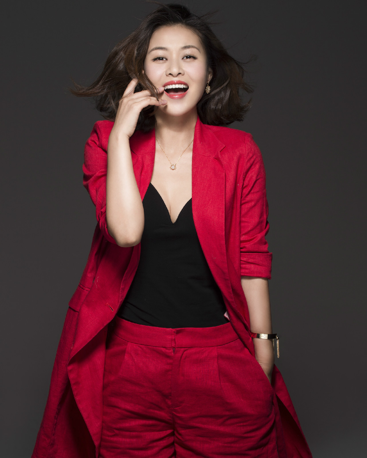  p>王小溪,1981年6月出生,中国内地女演员,国家二级舞蹈演员,毕业于