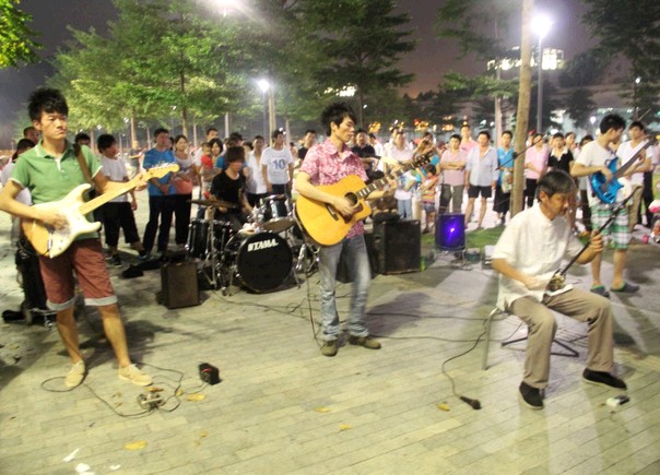  p>原上草乐队是2009年成立的一个民间乐队,在广东省深圳市有一定影响