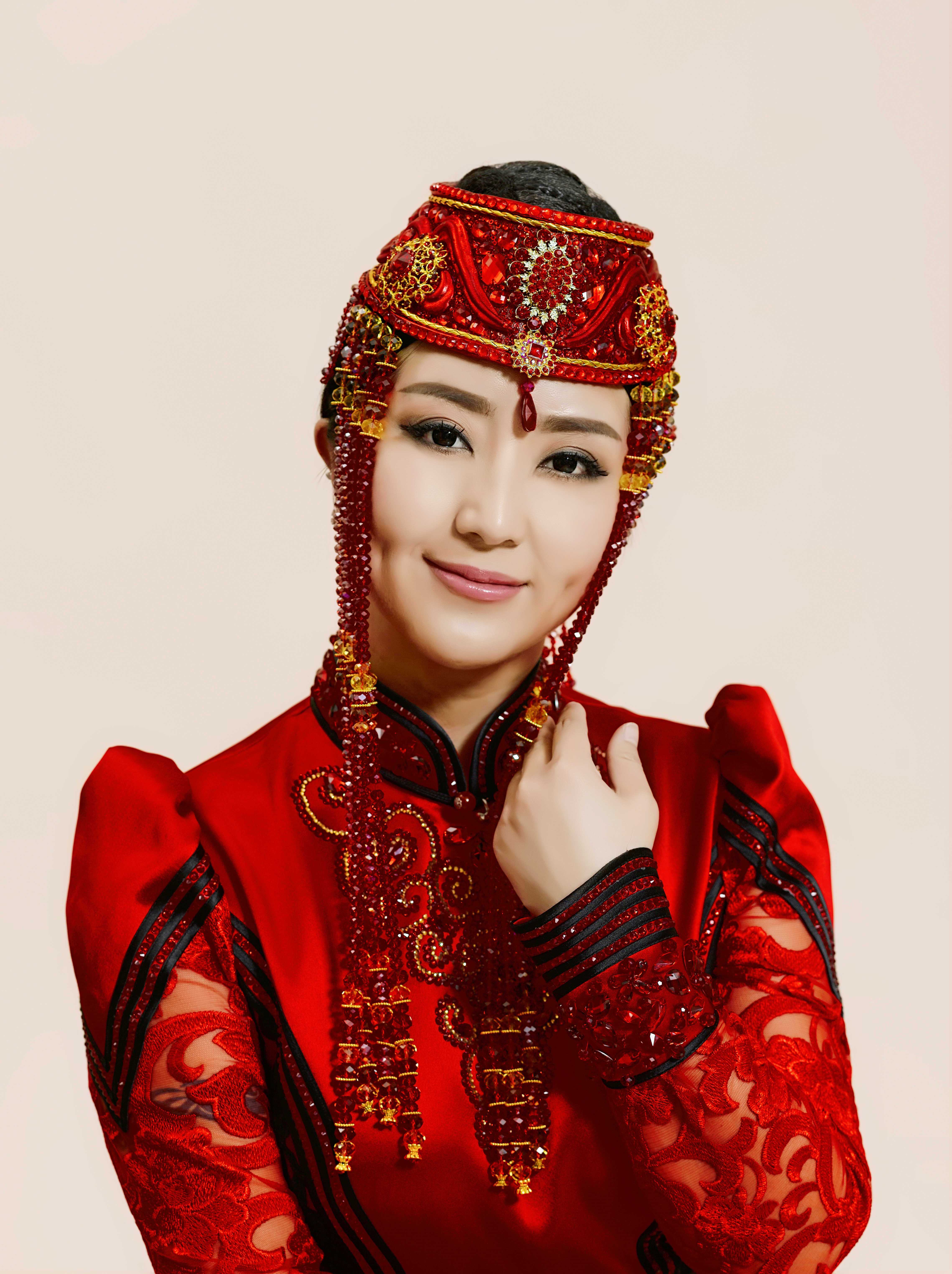  p>格格,原名蒙克其其格,8月1日出生于内蒙古自治区赤峰市克什克腾旗