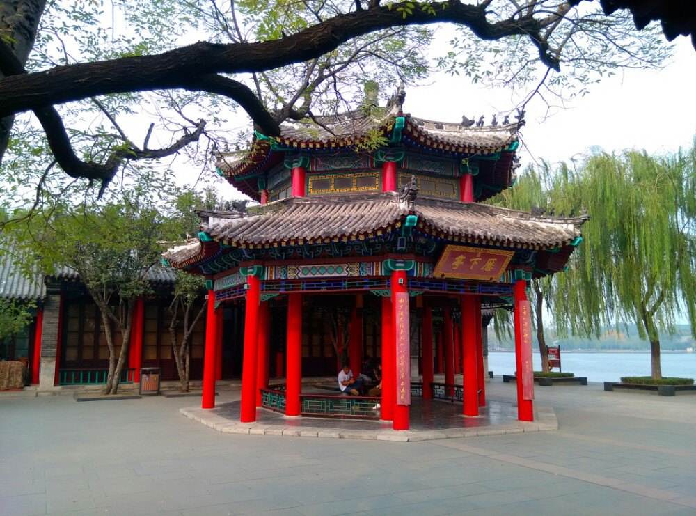 历下区天下第一泉风景区 a target="_blank" href="/item/大明湖