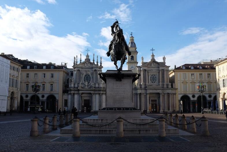  p>圣卡罗广场(piazza san carlo)位于意大利 a target="_blank" href