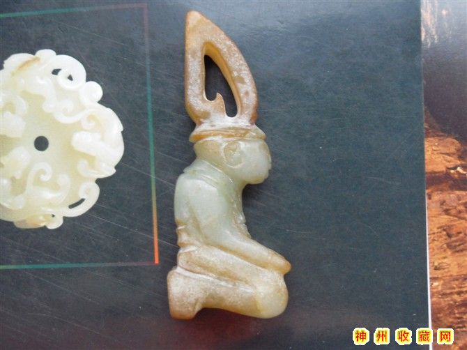  p>玉跪式人是1976年河南省安阳殷墟妇好墓出土的文物. /p>