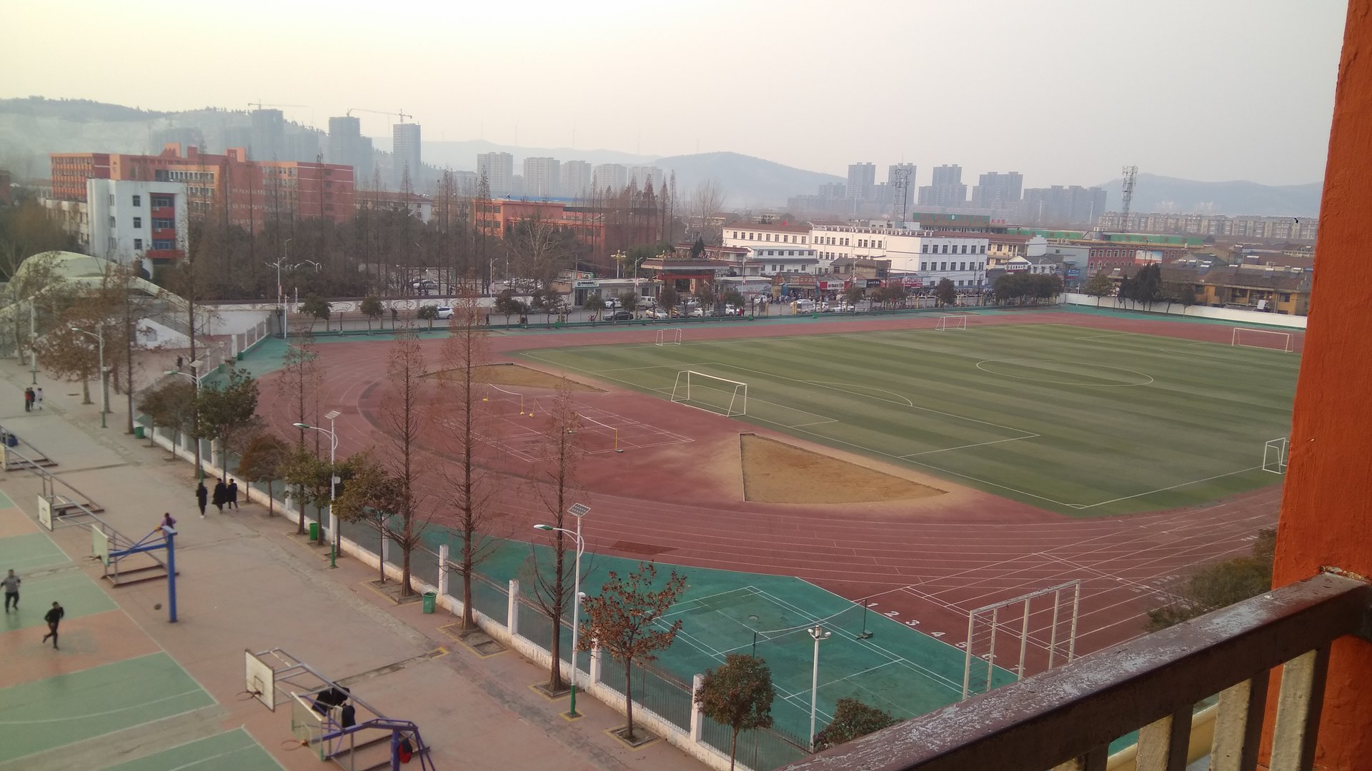  p data-id="gnzrhtpq6r">安徽省萧县中学始创于1942年,由 a target="