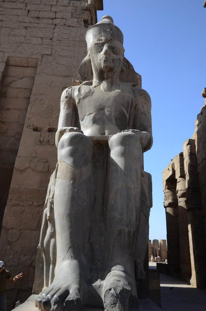 拉美西斯二世巨型石像