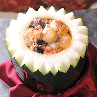 id="gnx7a2gh5o">八宝冬瓜盅是一道色香味俱全的特色名菜,属于粤菜系 