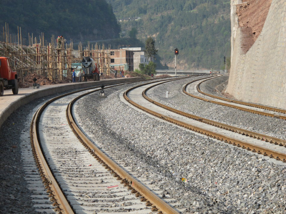  p> b>下两站 /b>是 a href="#" data-lemmaid="5524532">广巴铁路 /a