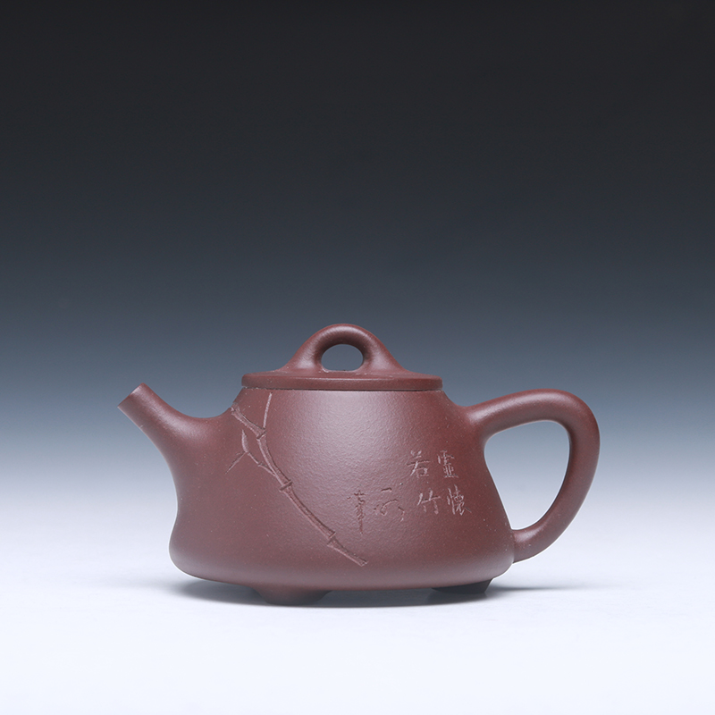  p>孙永才,1984年生于陶都宜兴,中国工艺美术学会会员,中国紫砂协会