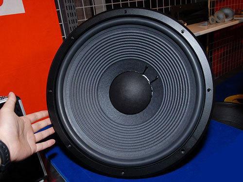 动圈式扬声器