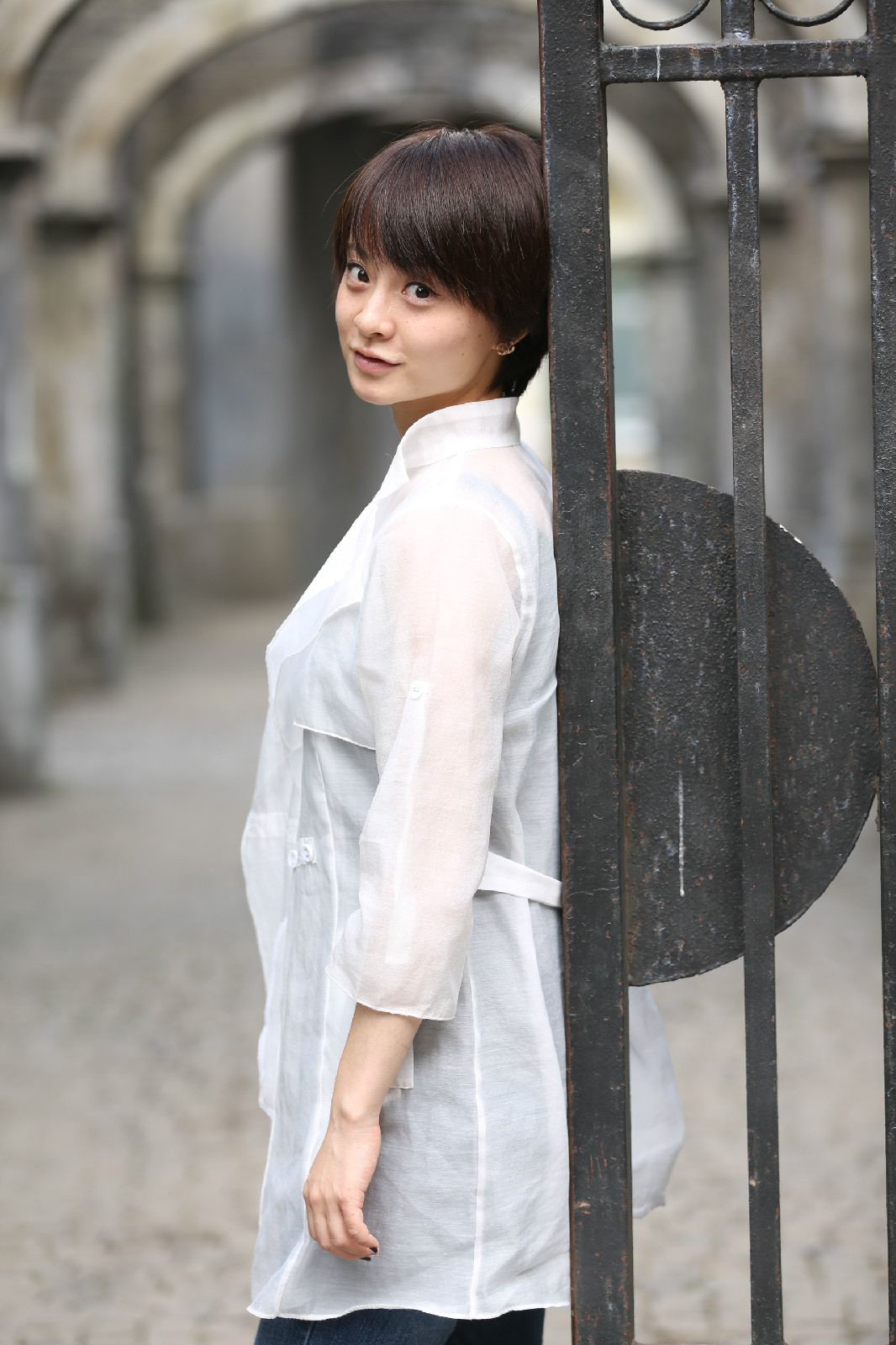  p data-id="go0drtwy74">陈垚(陈佩珊),中国内地女演员,毕业于 a