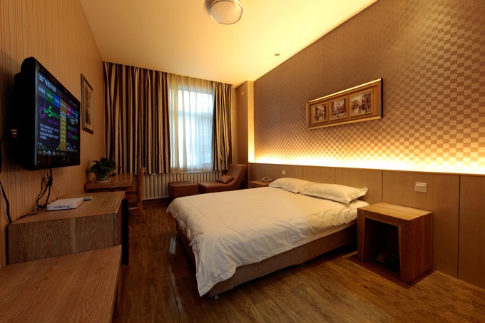  p>大床房是宾馆房型的的一种,主要区别于其他普通标准间的两或三张床