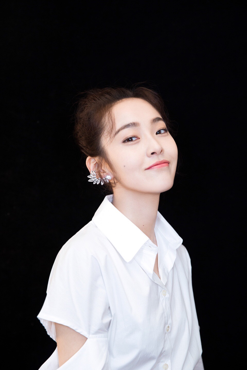 p>张佳宁(karlina),1989年5月26日出生于吉林省辽源市,中国内地女演员