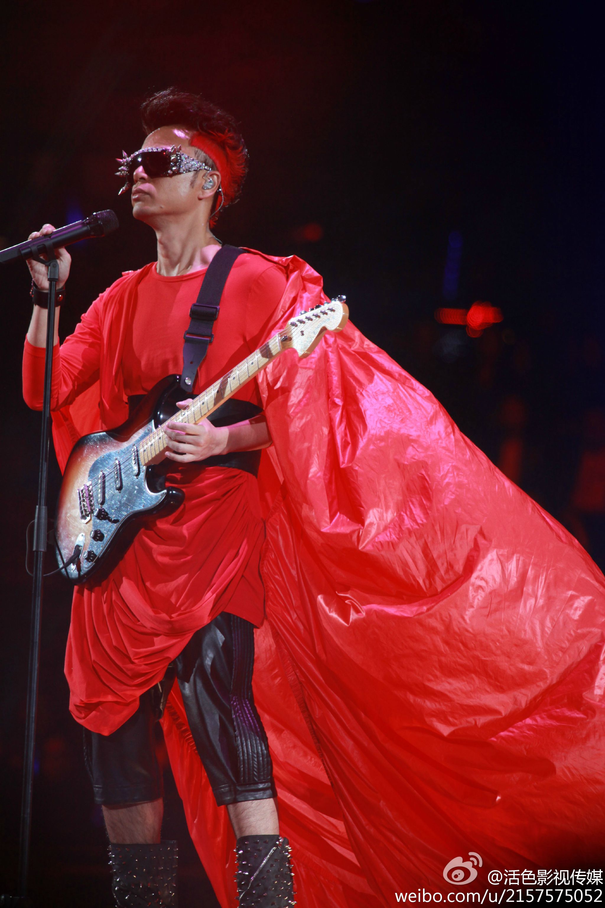  p>李克勤(hacken lee),1967年12月6日生于中国香港,籍贯广东新会崖西