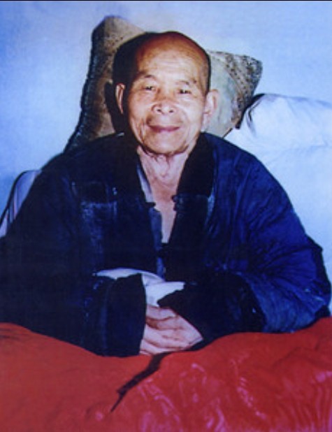  p>宏成法师生于1910年,俗名杨宏春,安徽无为人.