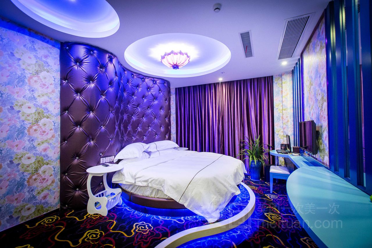  p>圆月宾馆位于普吉岛,是家2星级酒店.酒店距离芭东海滩步行14分钟.