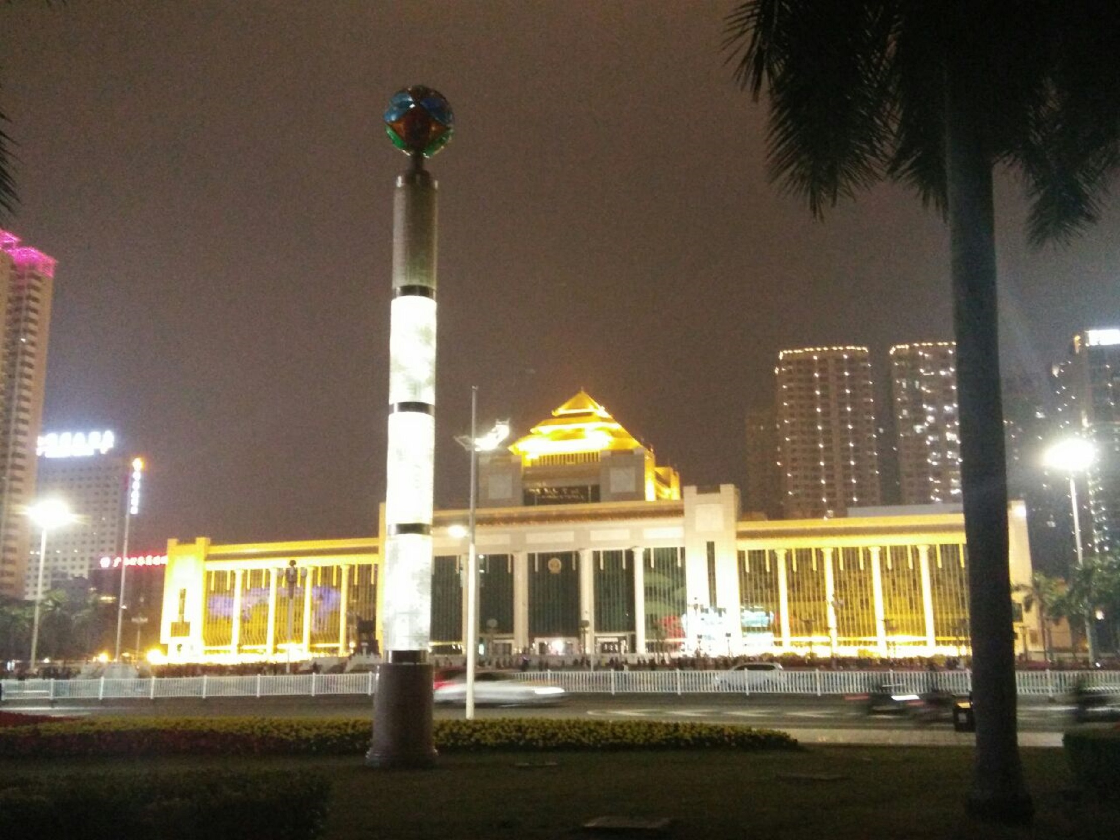  p data-id="go0df1gd03">南宁市民族广场,位于广西南宁市中心民族