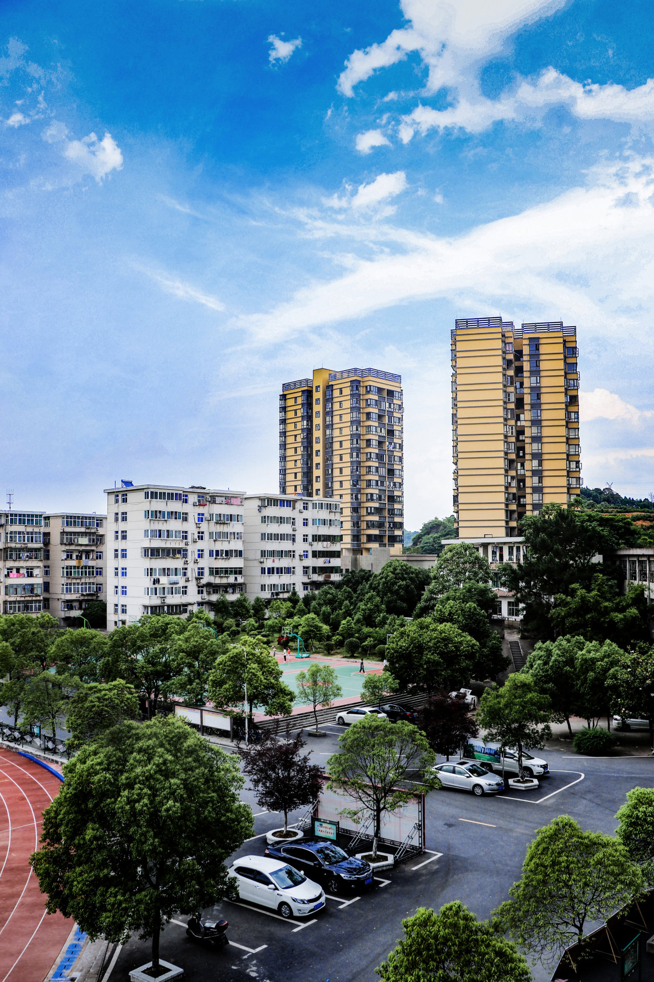  p>永兴二中位于湖南省郴州市永兴县,创办于1943年,占地106亩,总建筑