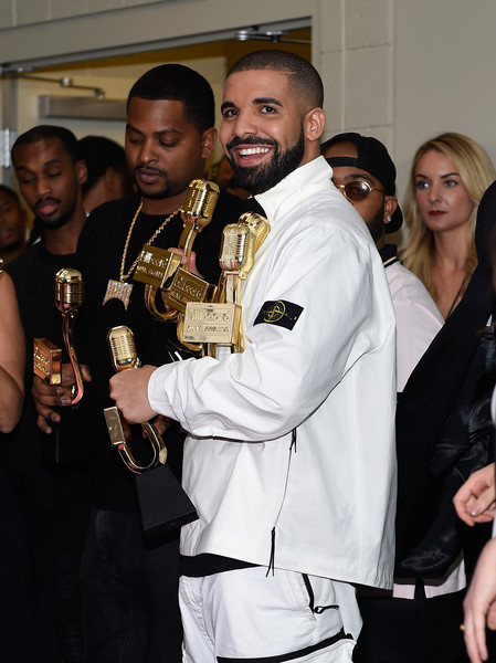  p>奥布瑞·德雷克·格瑞汉(aubrey drake graham),1986年10月24日