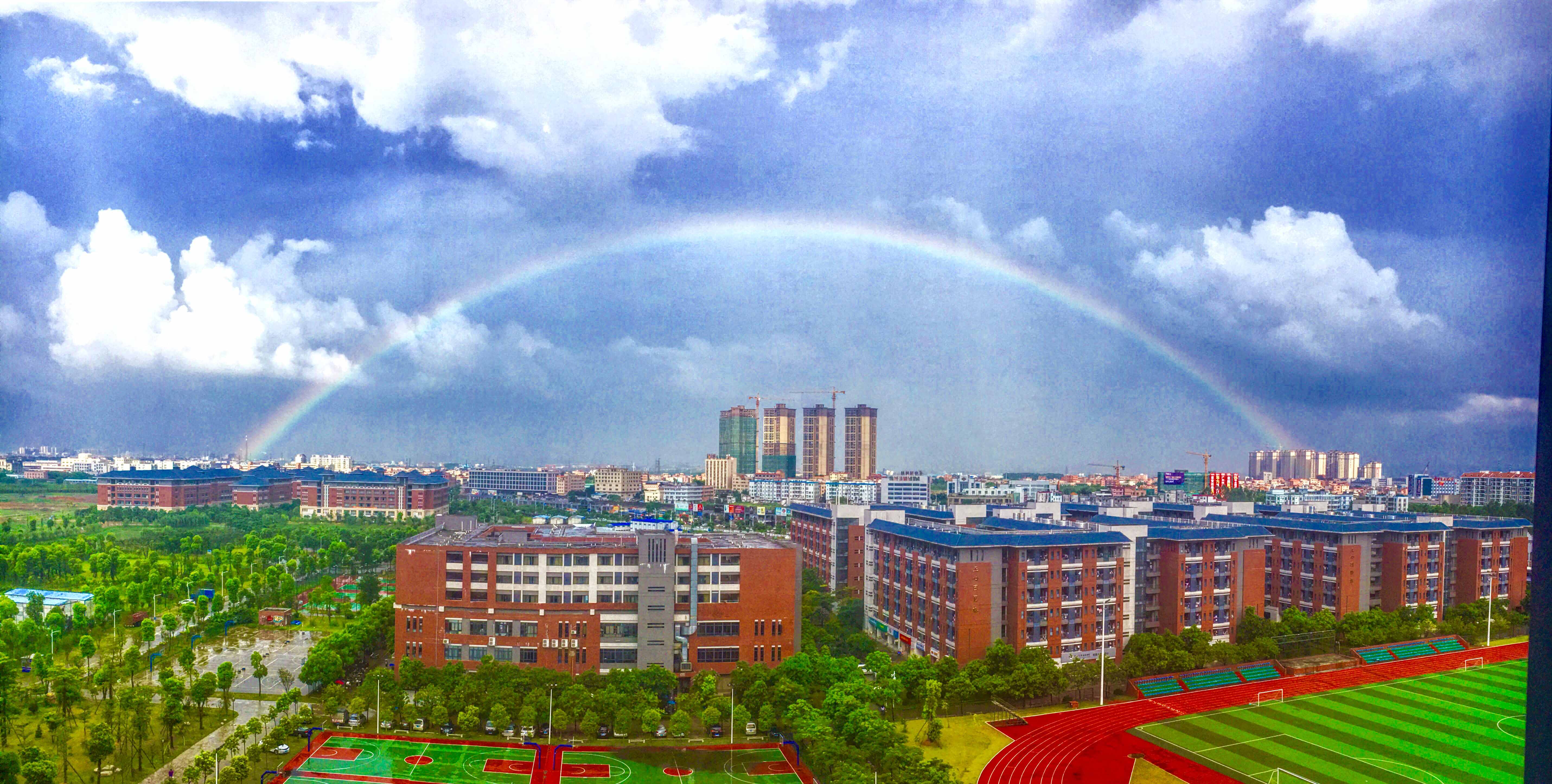  p>广州新华学院(guangzhou xinhua college)是一所综合性全日制普通