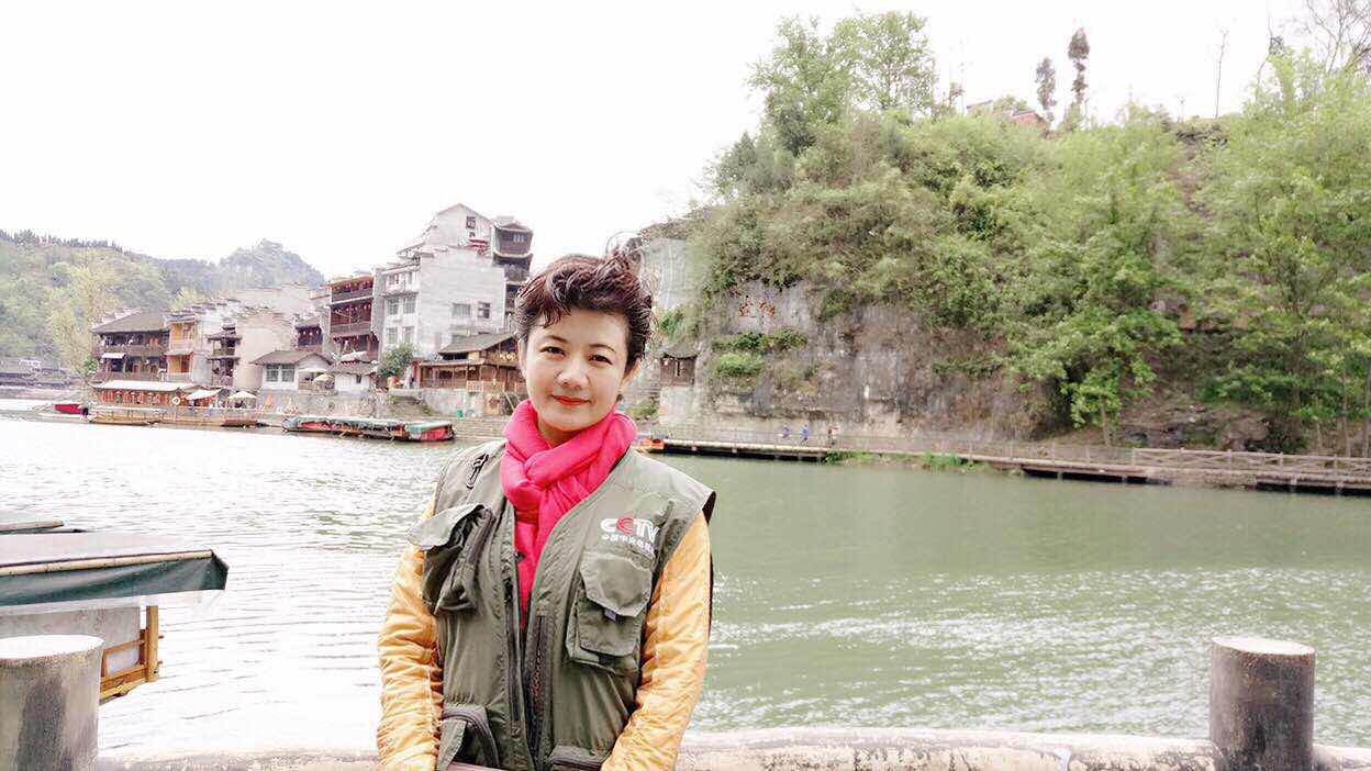  p data-id="gnwtkr1b4z">杨珊珊,女,现任央视