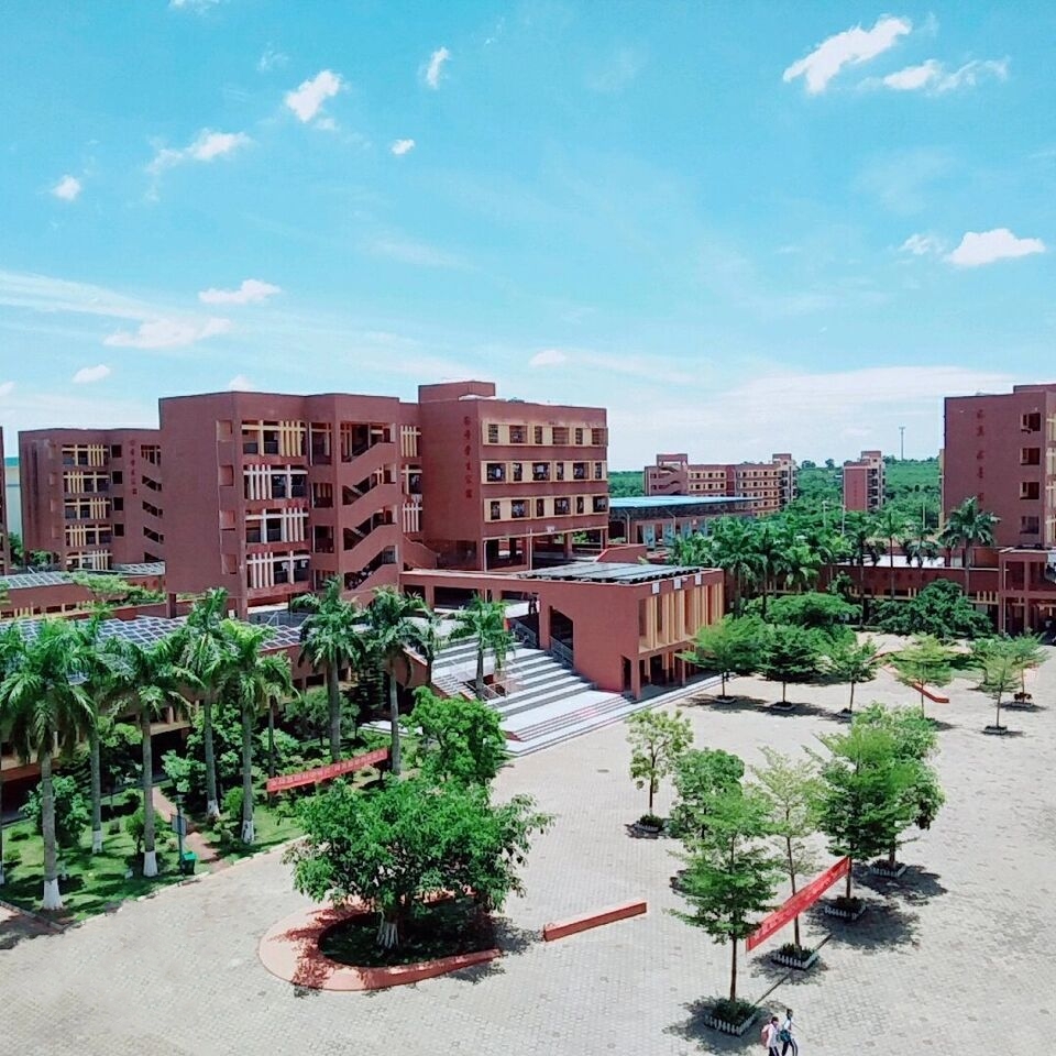  p>澄迈思源高级中学是一所全寄宿全封闭管理的全日制公办学校. /p>