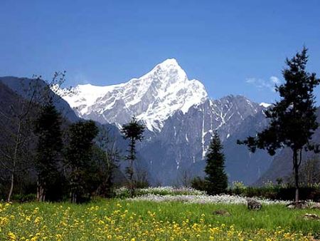 景区内,是 a target="_blank" href="/item/海螺沟五绝/4342736" data