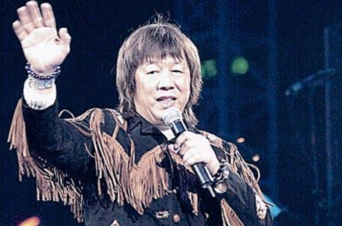 《发钱寒》中,主打歌《发钱寒》是许冠英的第一个歌唱高峰,2009年发行