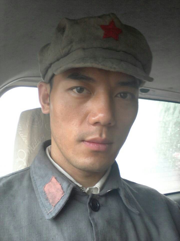  p>何盛东,现用名何沛东.重庆人,中国内地青年演员.